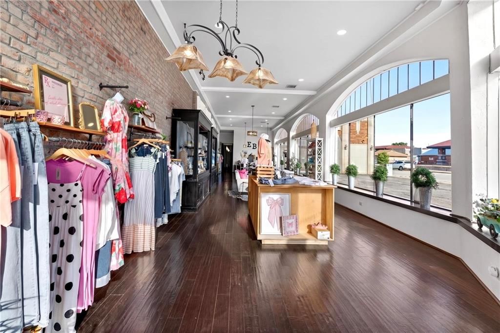 123 N Broadway Street — photo 15