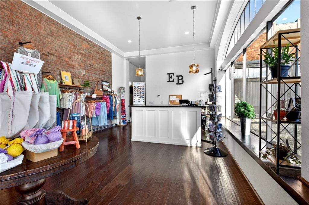 123 N Broadway Street — photo 17