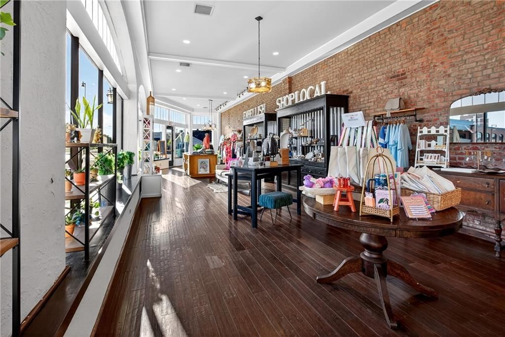 123 N Broadway Street — photo 19