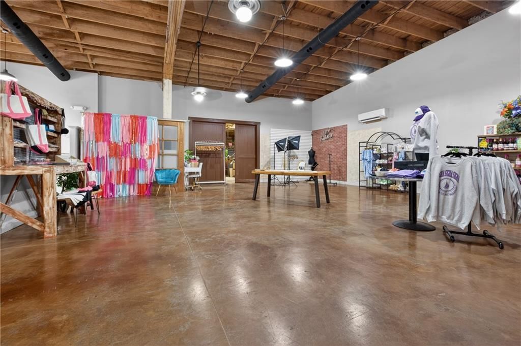 123 N Broadway Street — photo 25