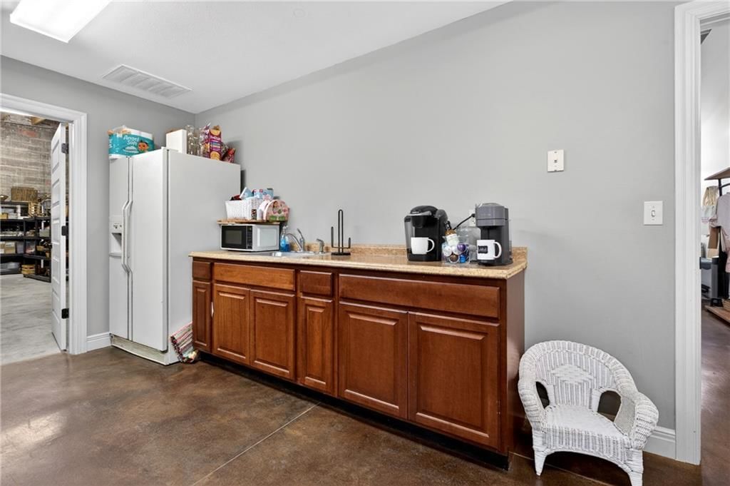 123 N Broadway Street — photo 29