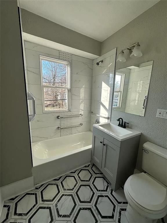 2210 E 34th Street — photo 4