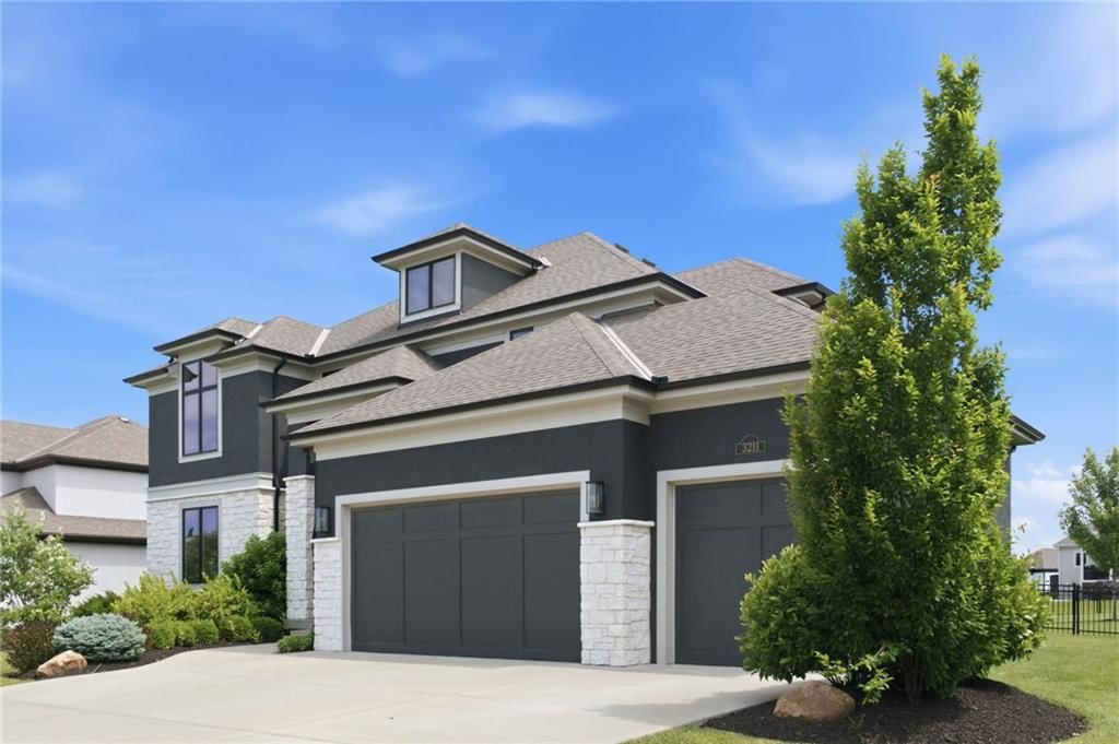 3211 NE 102nd Terrace, Kansas City, MO: listing photo 3