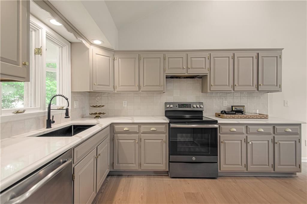 8612 N Harrison Street — photo 11