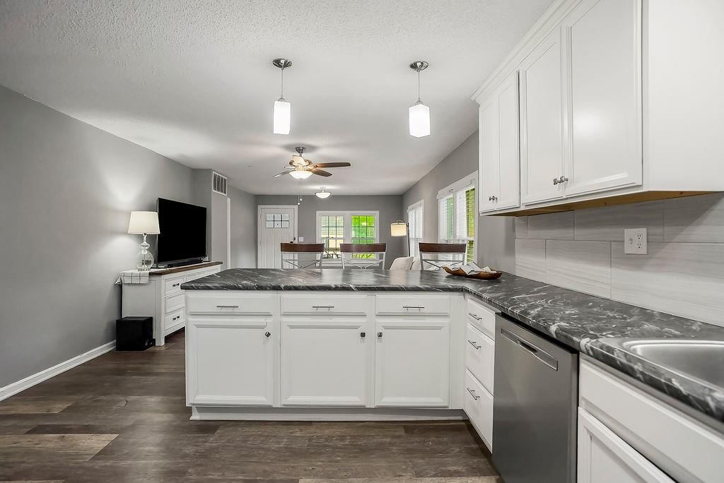 601 S Peoria Street — photo 10