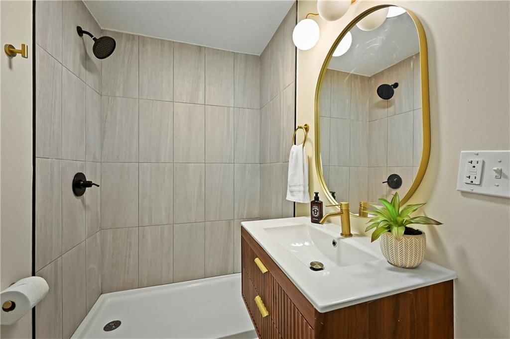 110 Campbell Street — photo 9