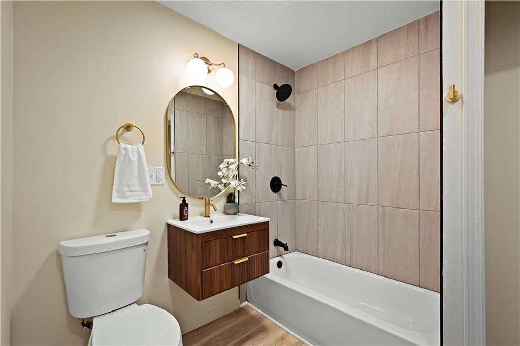 110 Campbell Street — photo 12
