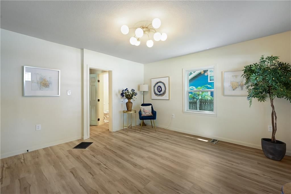 110 Campbell Street — photo 20