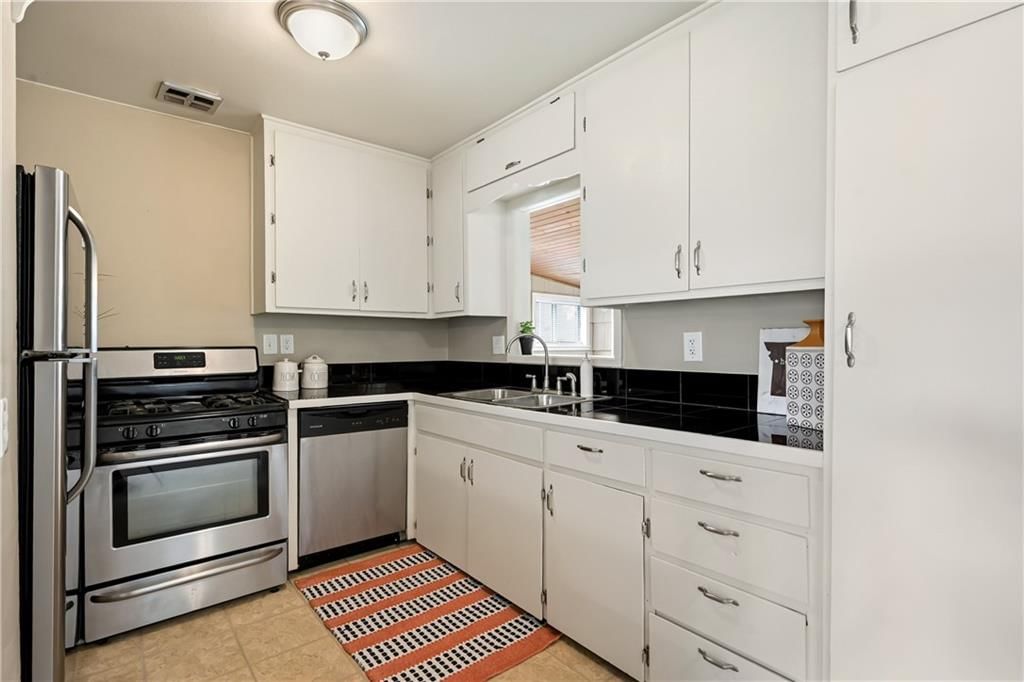 704 S Cedar Street — photo 3