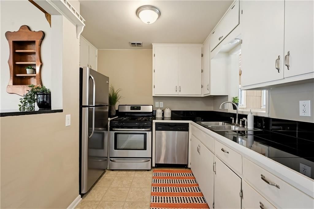 704 S Cedar Street — photo 4