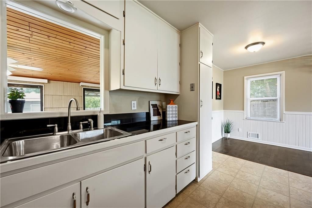 704 S Cedar Street — photo 5