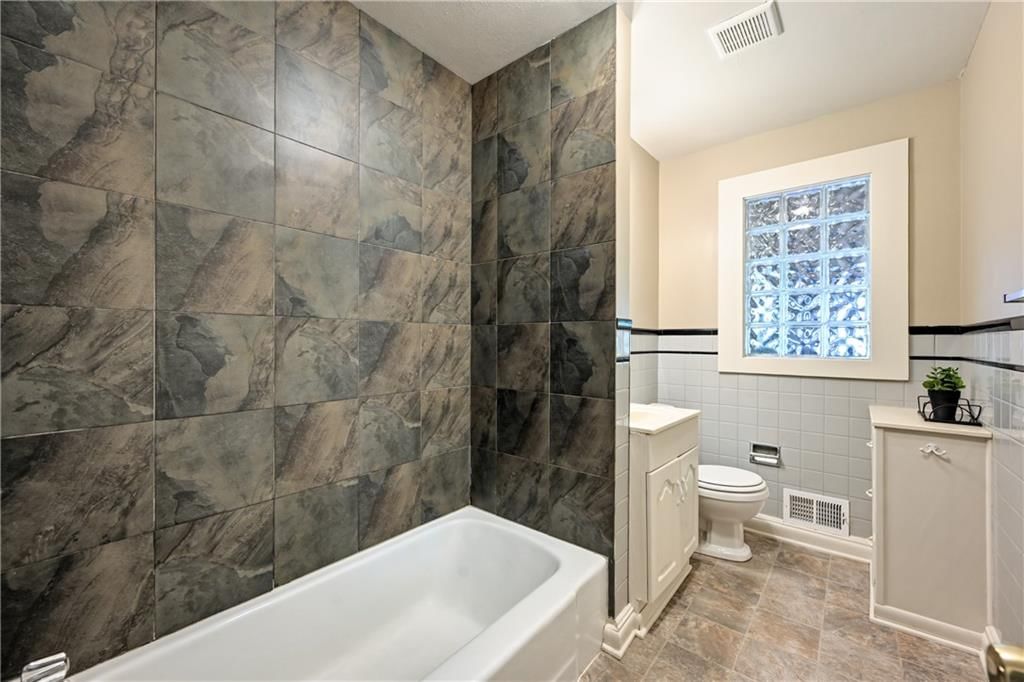 704 S Cedar Street — photo 10