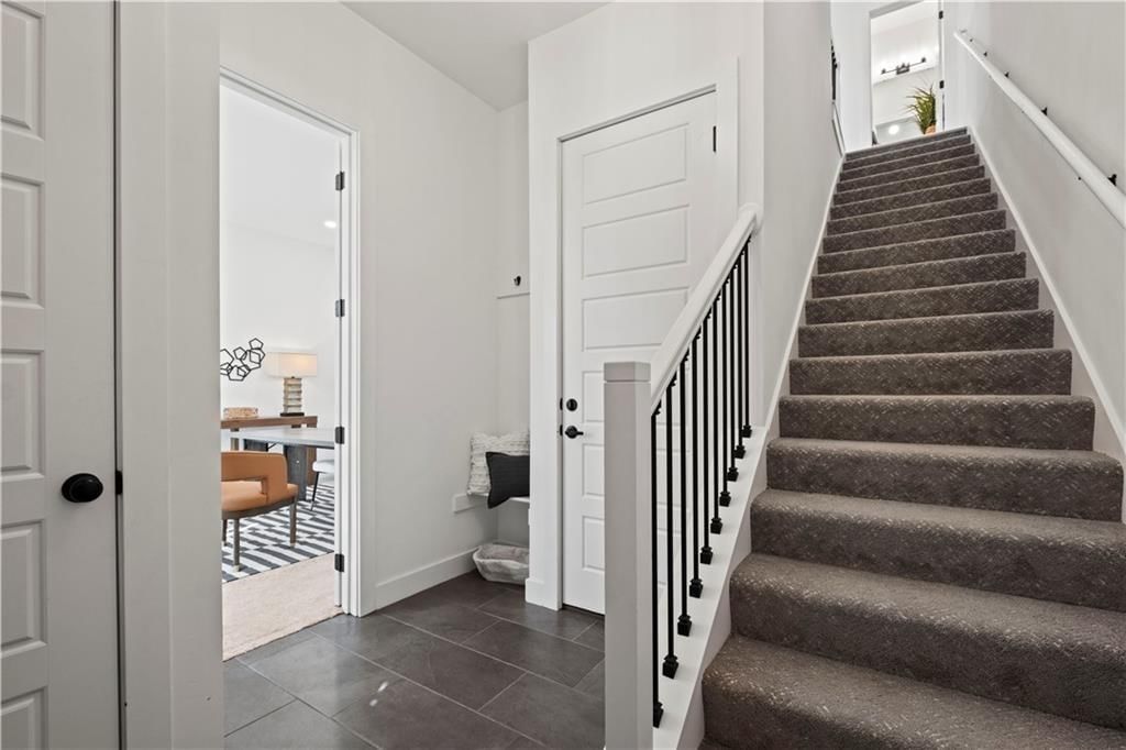 453 SW Longview Boulevard — photo 2