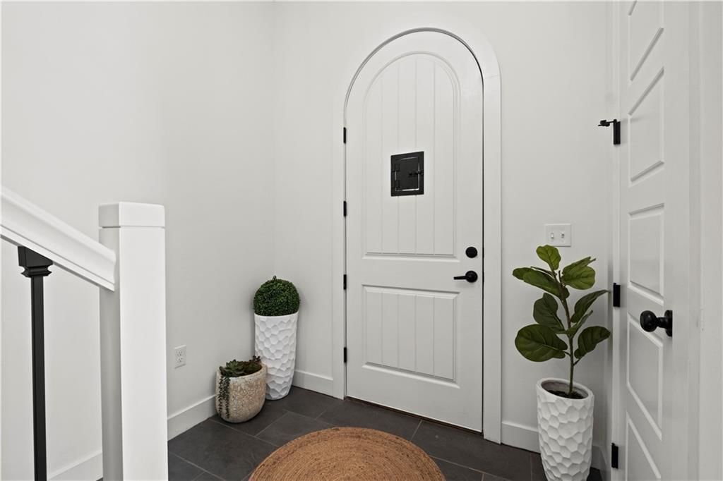 453 SW Longview Boulevard — photo 3