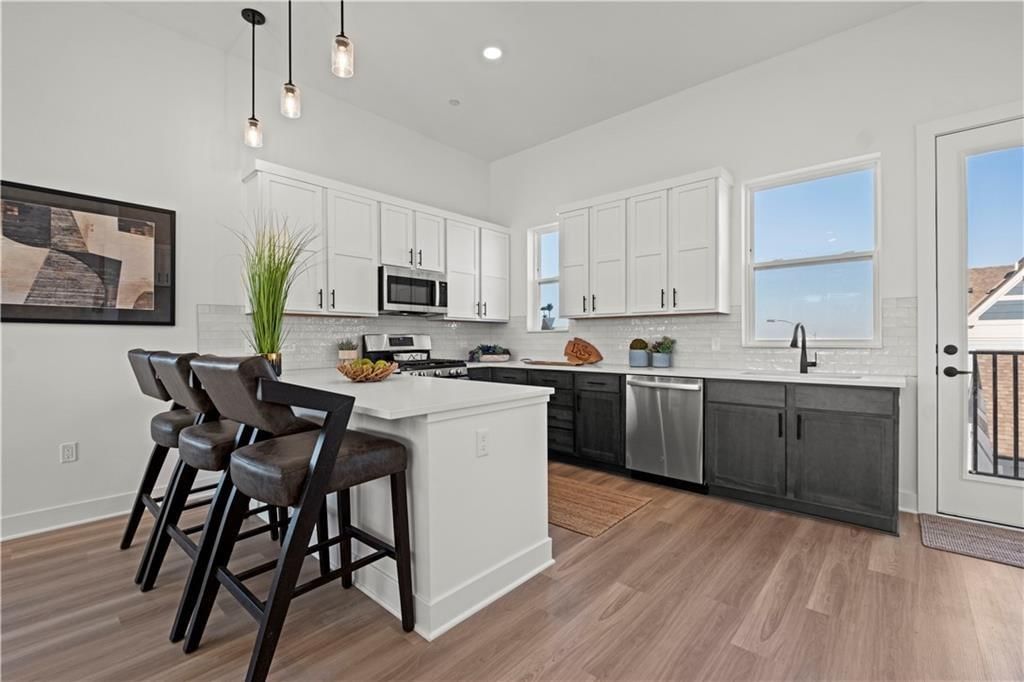 453 SW Longview Boulevard — photo 11