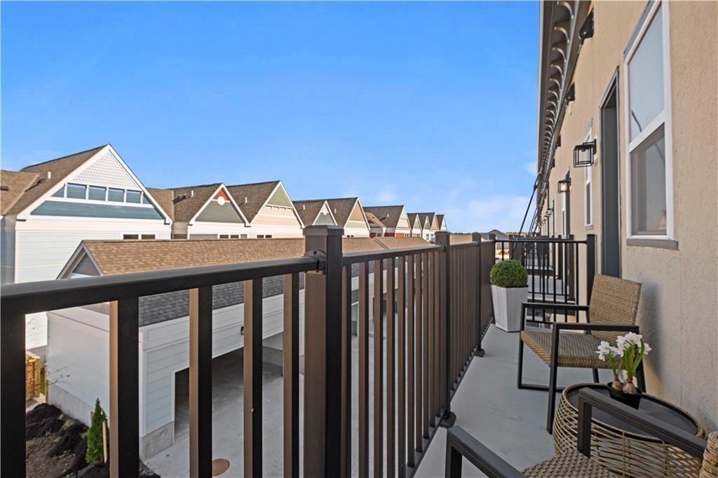 453 SW Longview Boulevard — photo 22