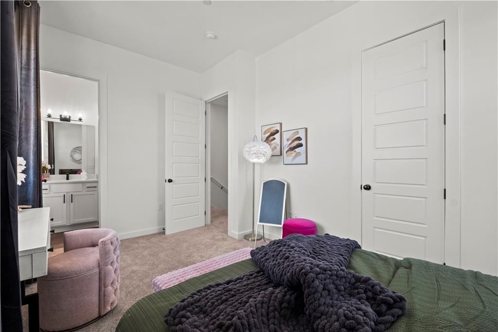 453 SW Longview Boulevard — photo 31