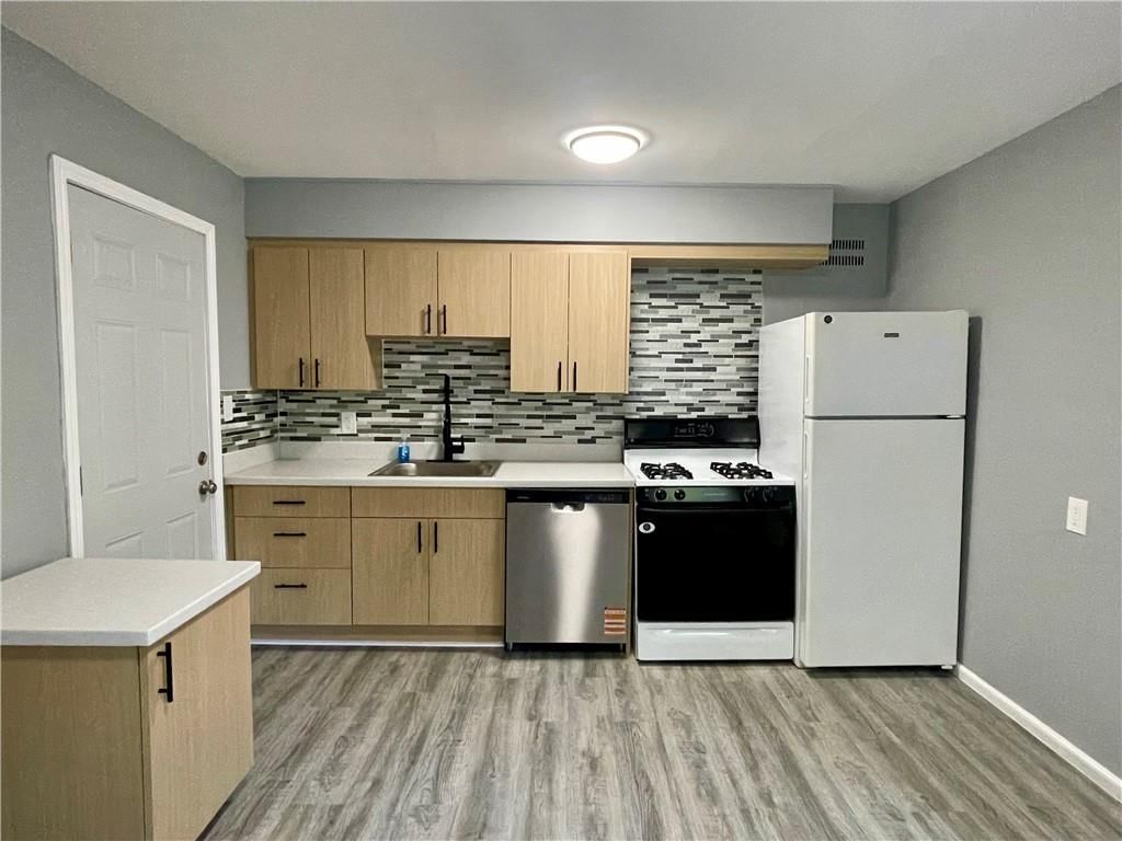732 W Stone Street — photo 22