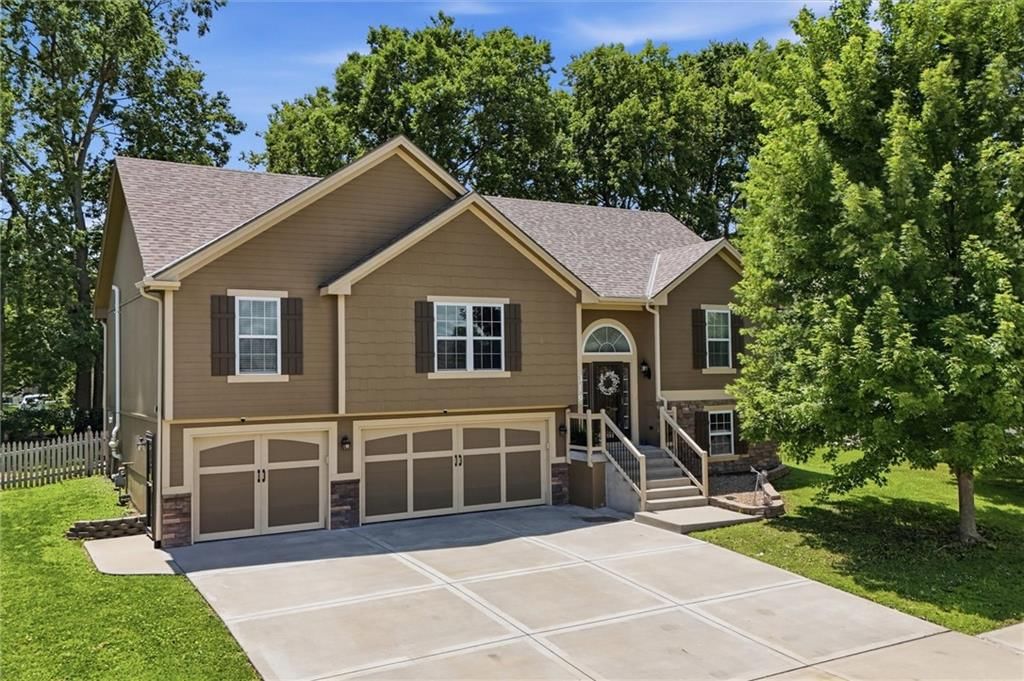 319 Tamera Drive, Kearney, MO