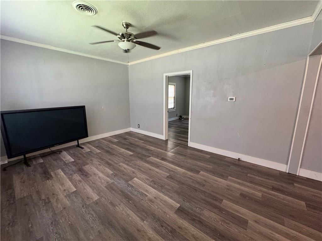 304 E Forest Street — photo 9