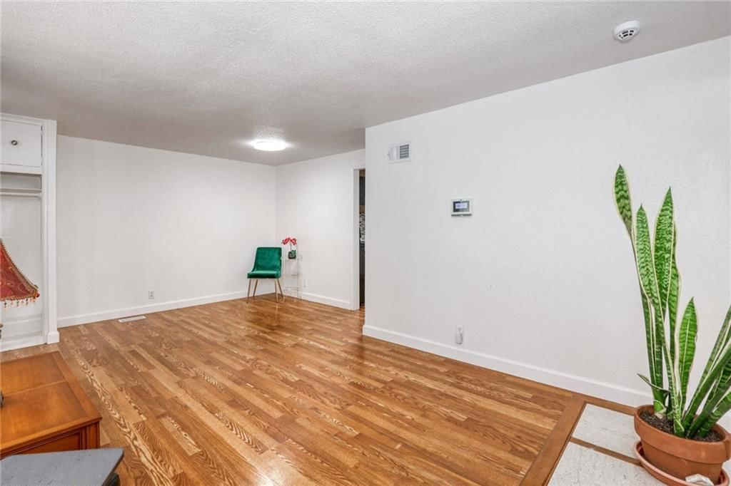 4405 Elmwood Avenue — photo 6