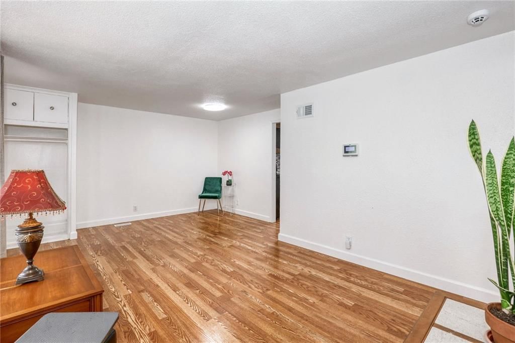 4405 Elmwood Avenue — photo 7