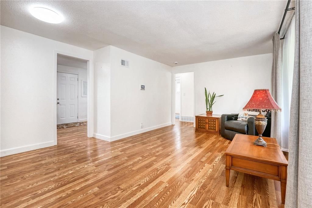 4405 Elmwood Avenue — photo 8