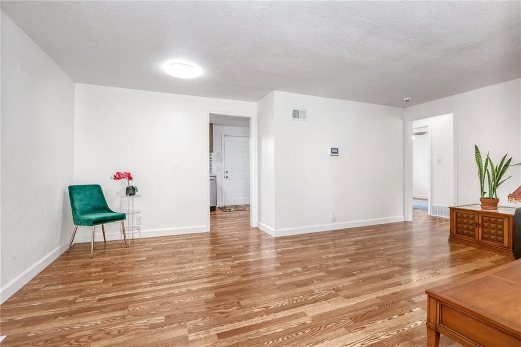 4405 Elmwood Avenue — photo 9