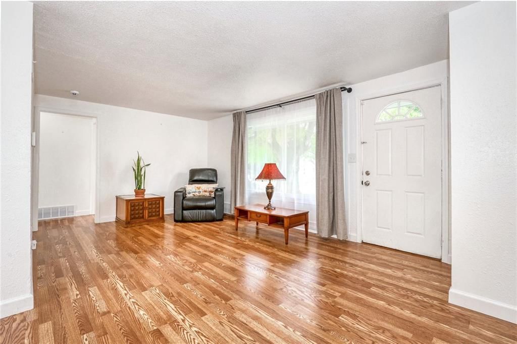 4405 Elmwood Avenue — photo 11