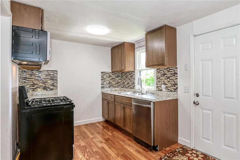 4405 Elmwood Avenue — photo 13