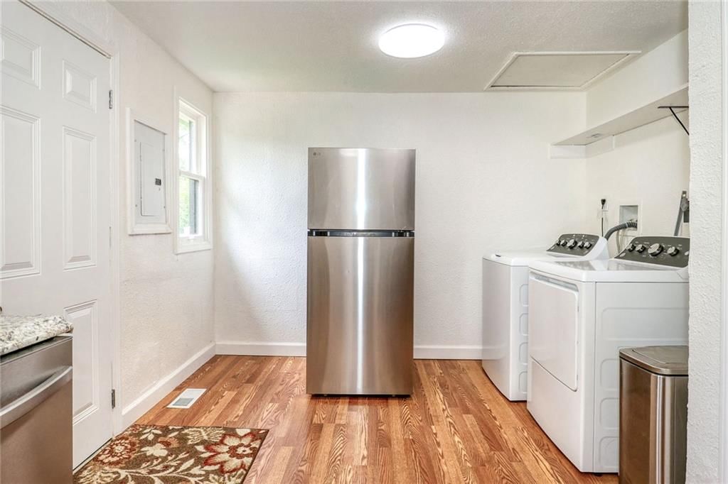 4405 Elmwood Avenue — photo 14