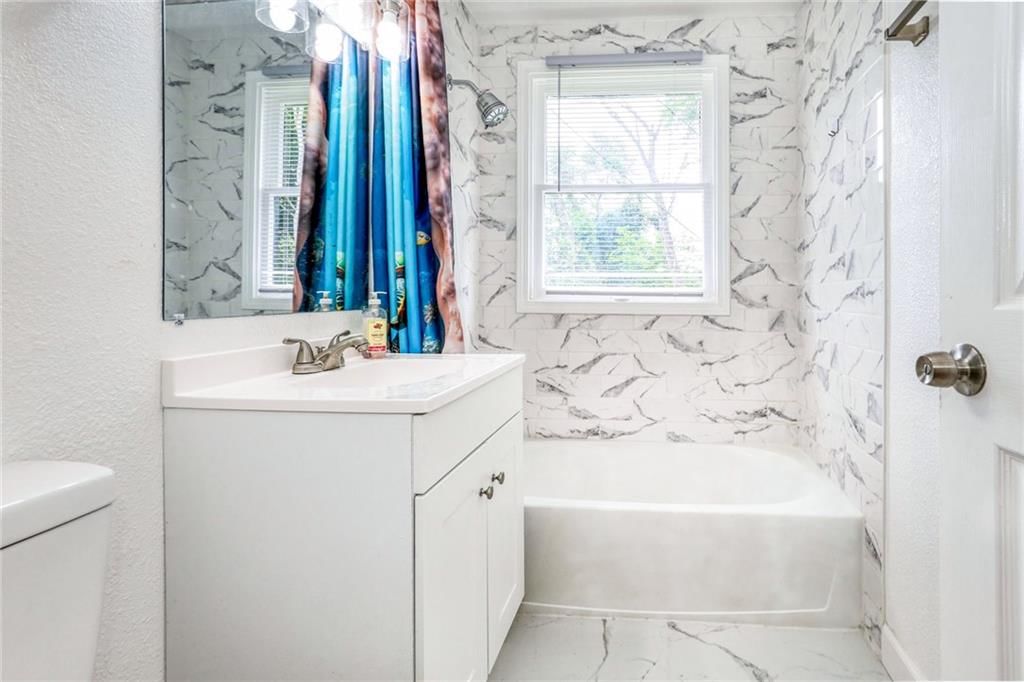 4405 Elmwood Avenue — photo 20