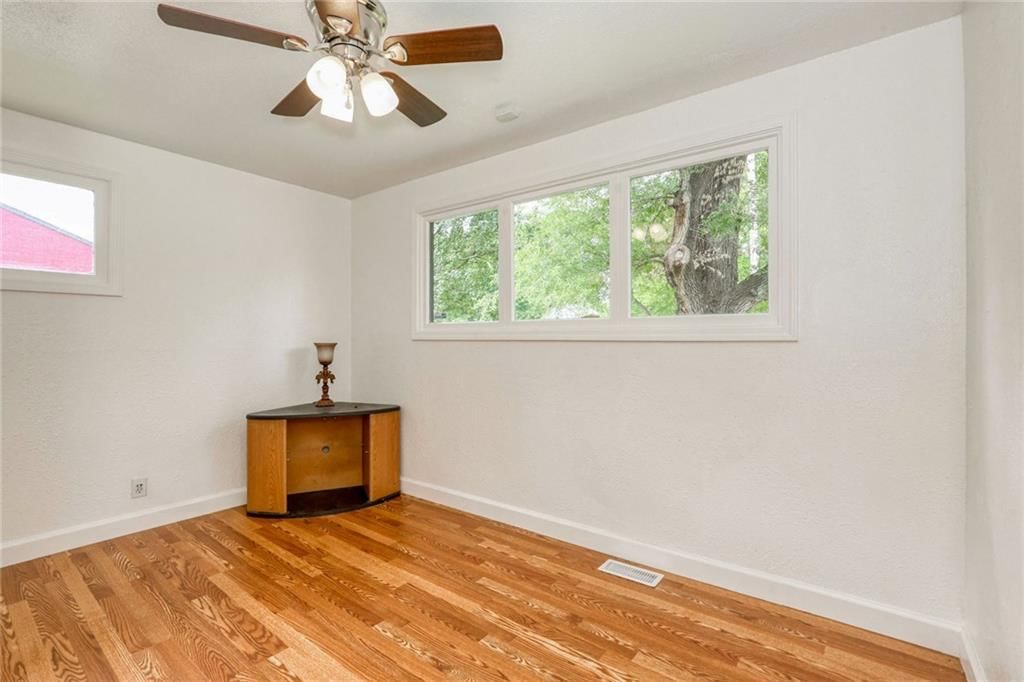 4405 Elmwood Avenue — photo 28
