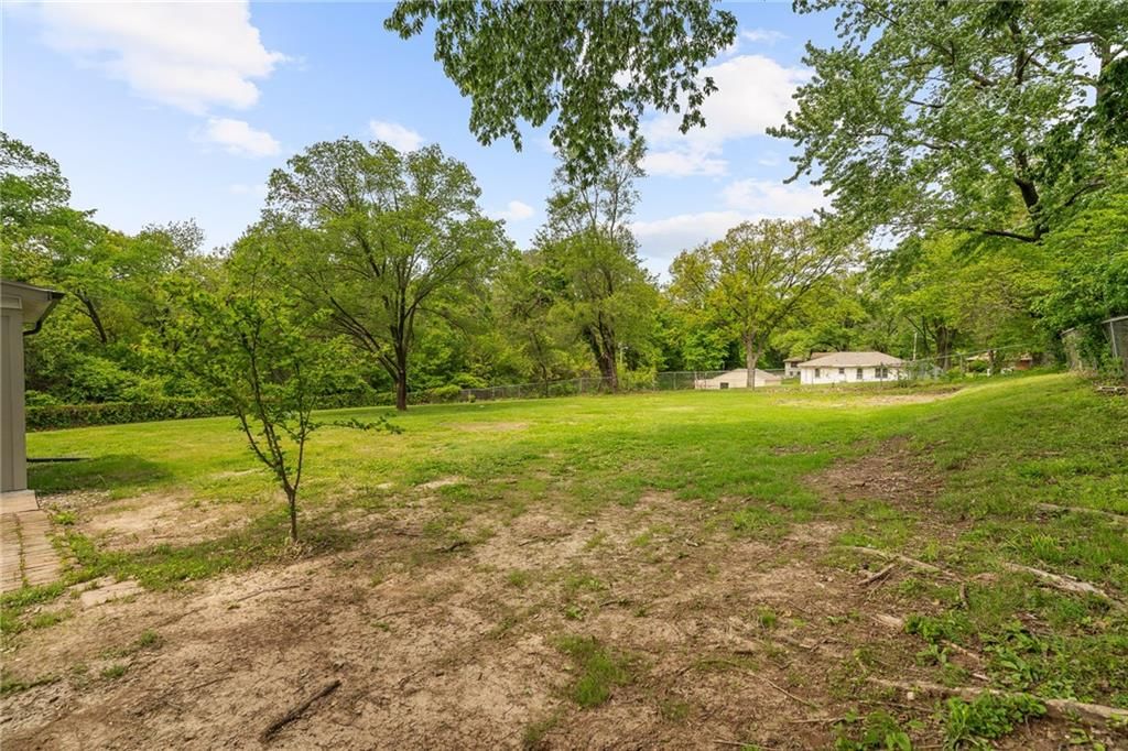 601 E Eisenhower Road — photo 26