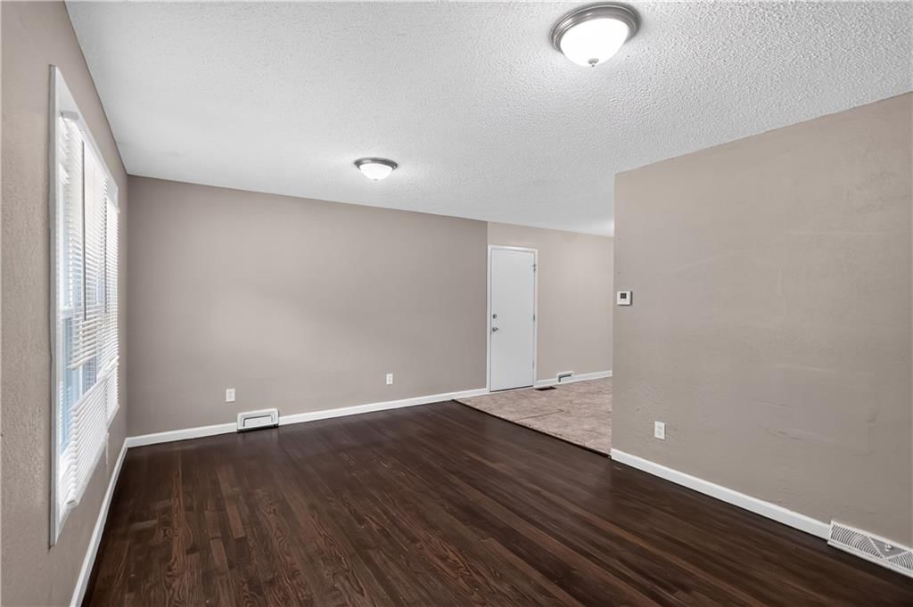 11403 Winchester Avenue — photo 8