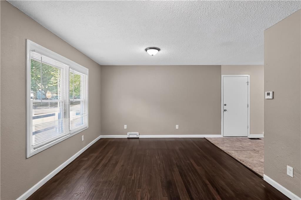11403 Winchester Avenue — photo 9