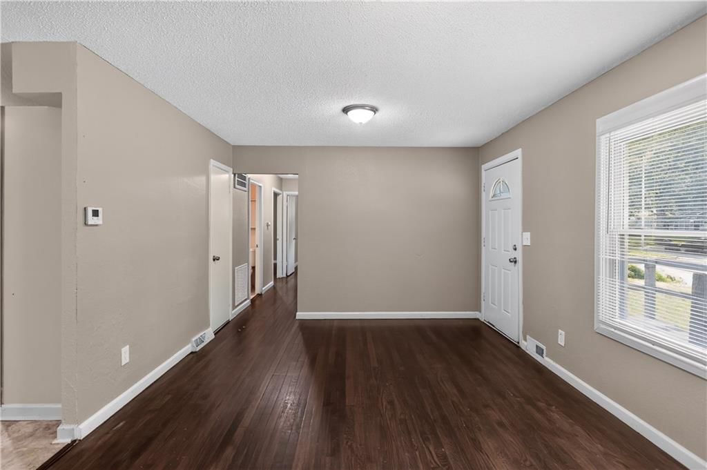 11403 Winchester Avenue — photo 10