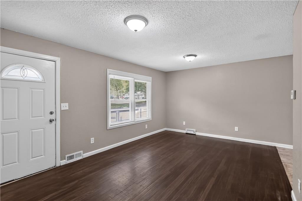 11403 Winchester Avenue — photo 11