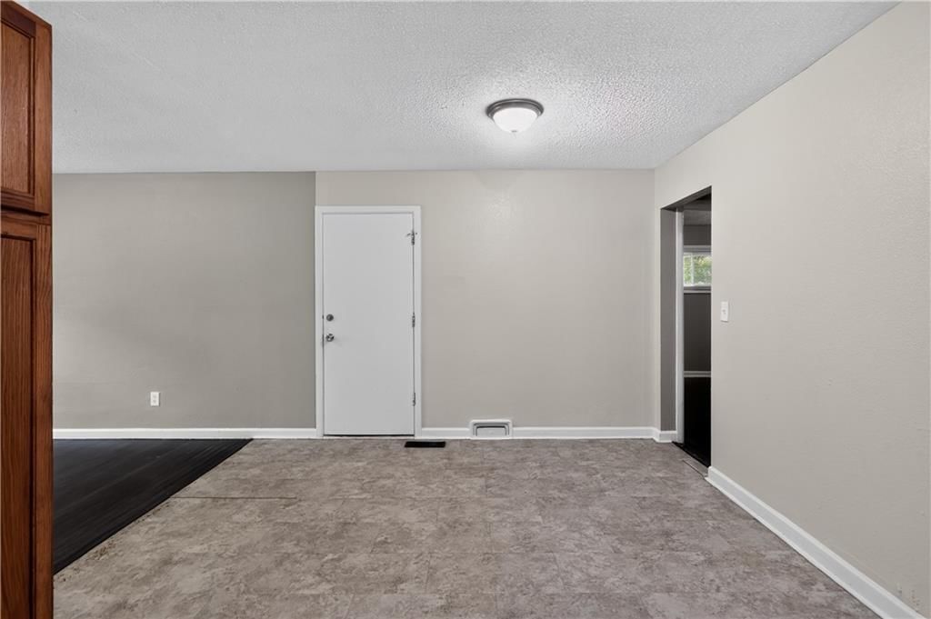 11403 Winchester Avenue — photo 15