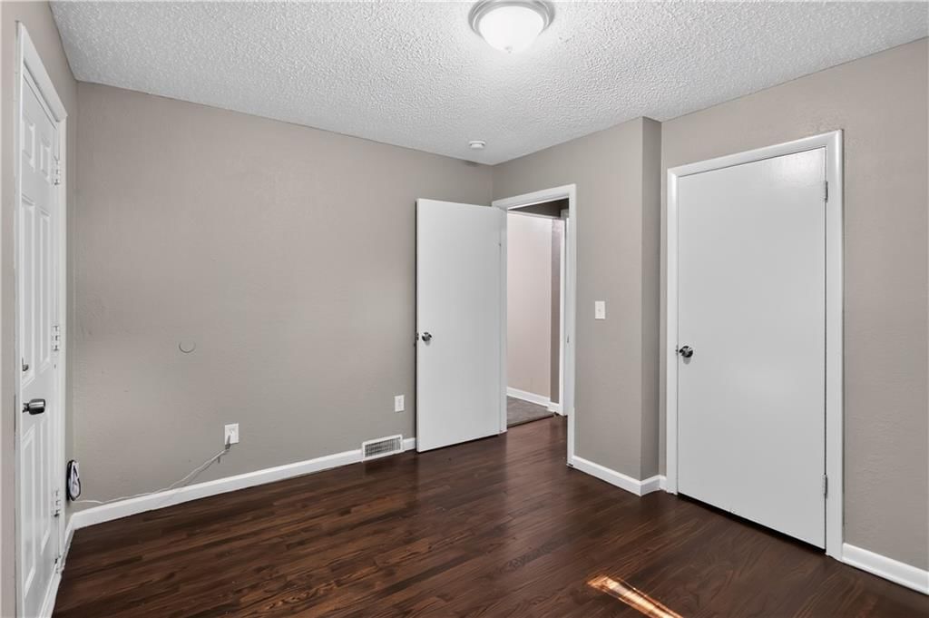 11403 Winchester Avenue — photo 20