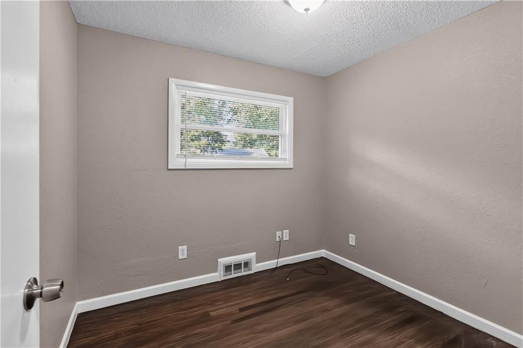 11403 Winchester Avenue — photo 22