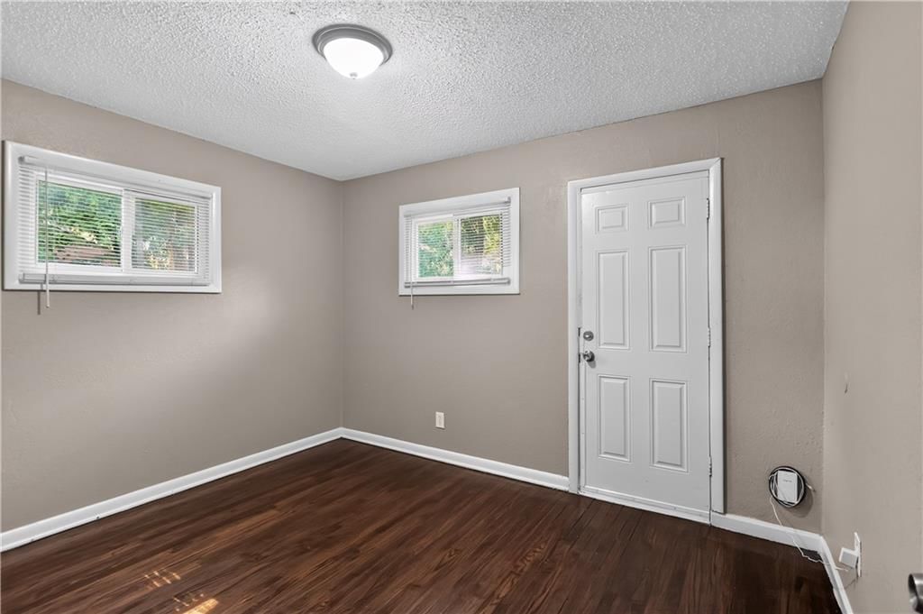 11403 Winchester Avenue — photo 23