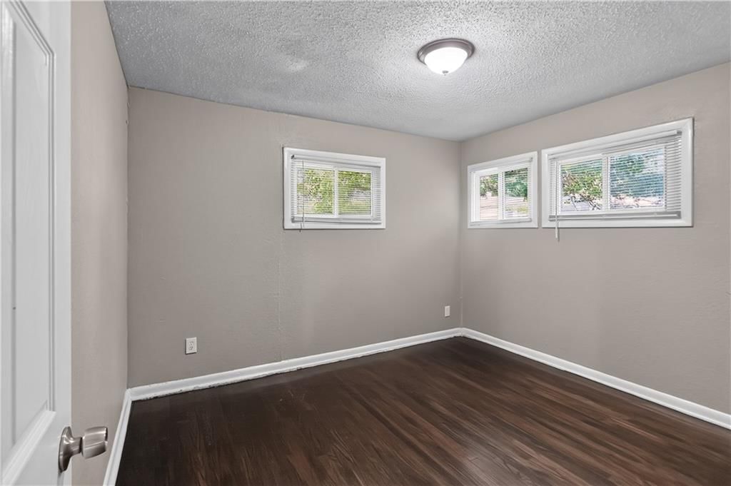 11403 Winchester Avenue — photo 24