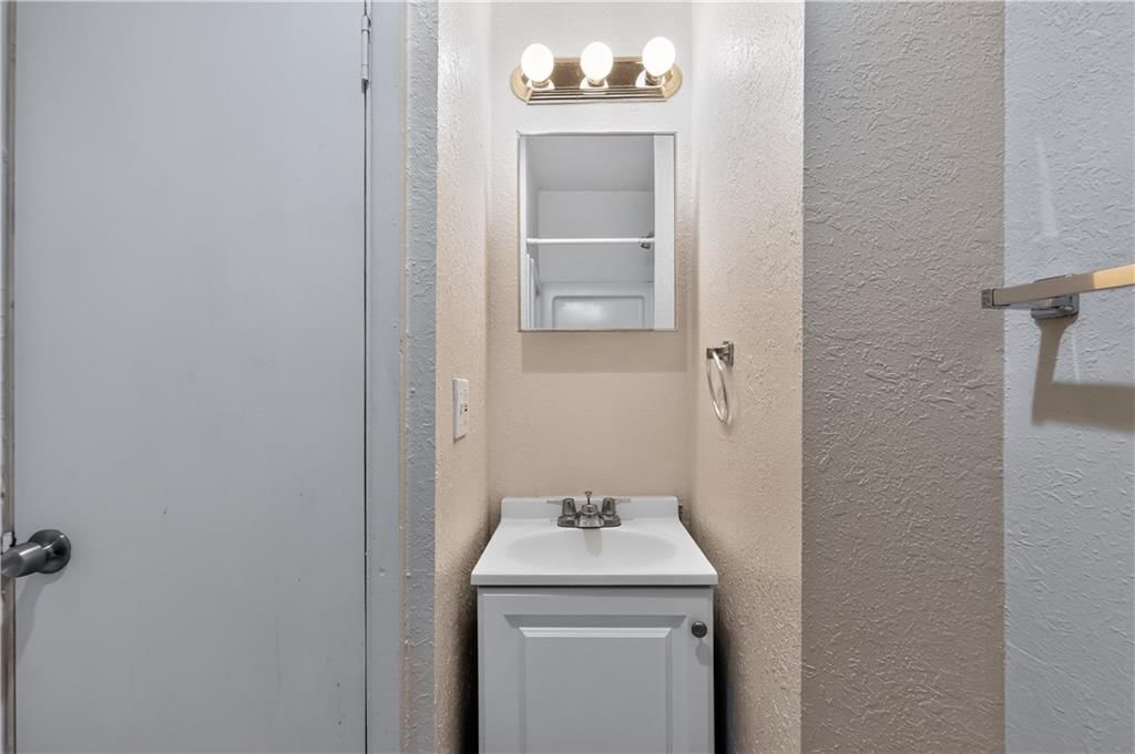 11403 Winchester Avenue — photo 26