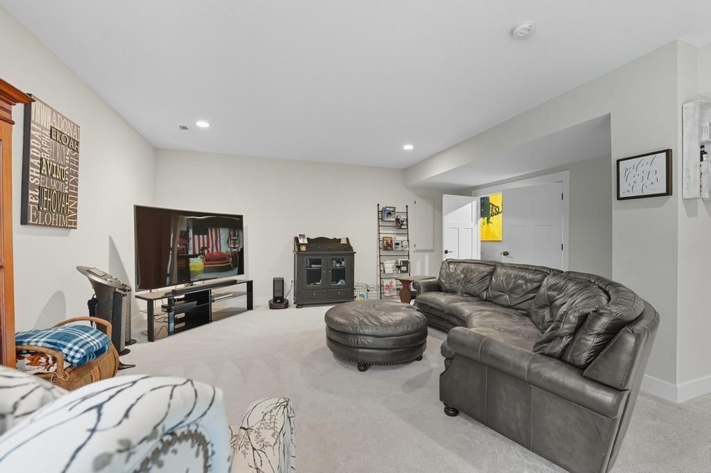 11218 N Michigan Avenue — photo 46