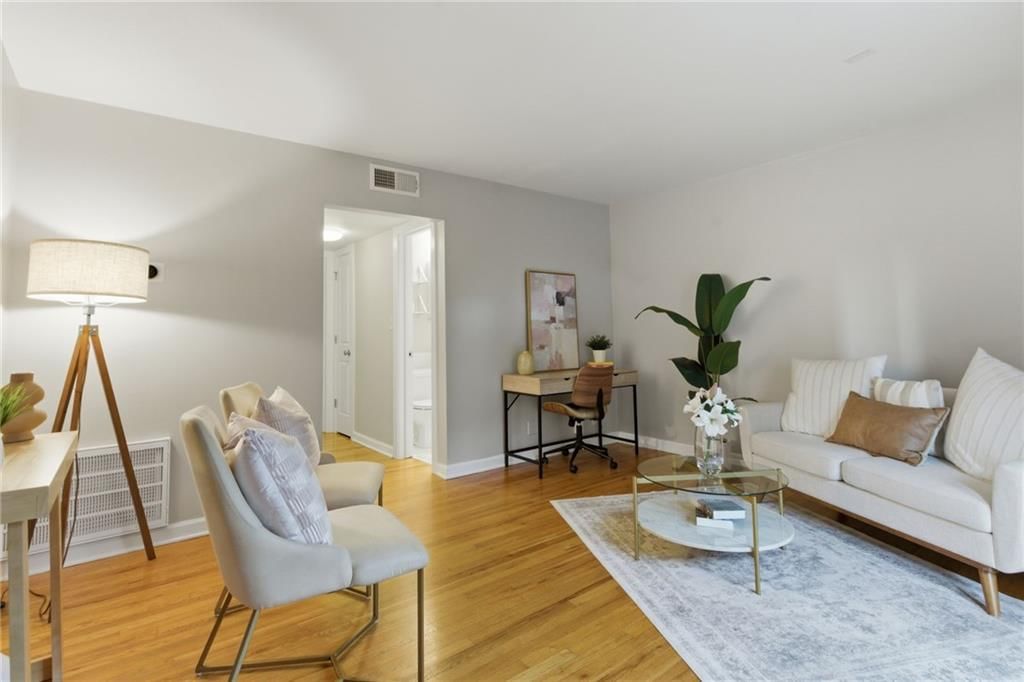 4540 Broadway Avenue — photo 1