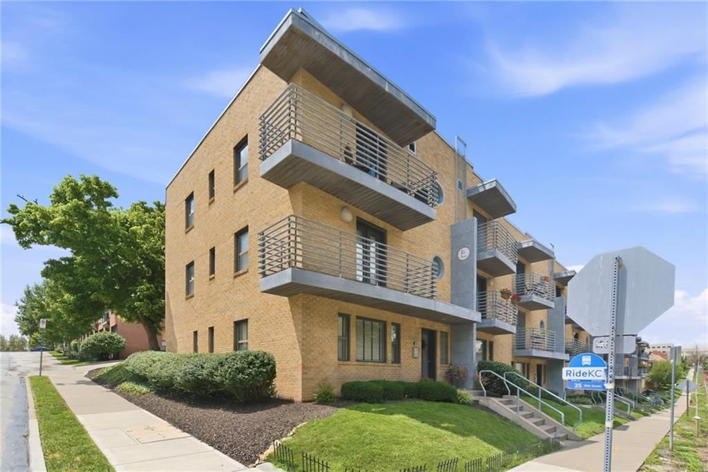 4540 Broadway Avenue — photo 4