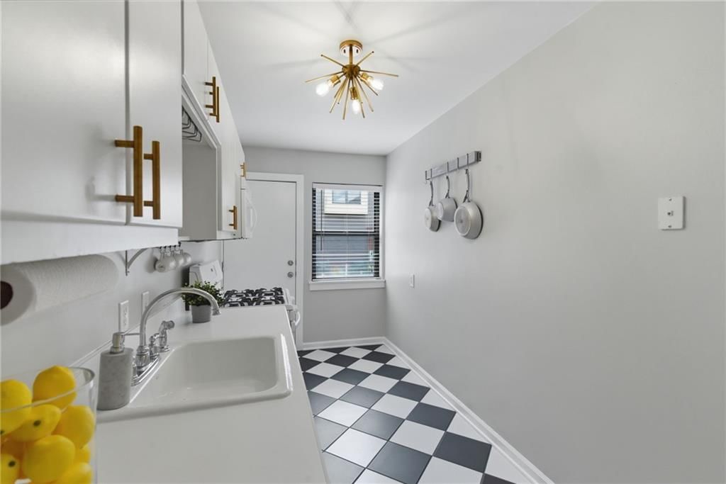 4540 Broadway Avenue — photo 20