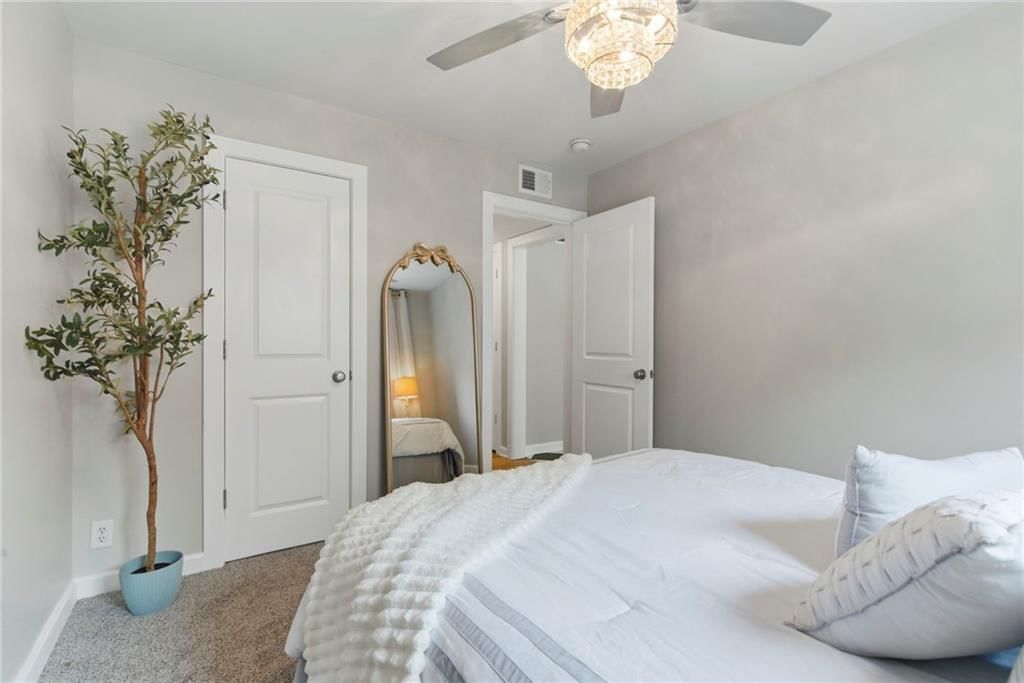 4540 Broadway Avenue — photo 26