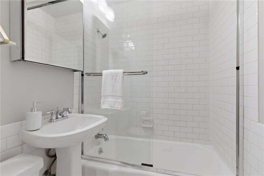 4540 Broadway Avenue — photo 28